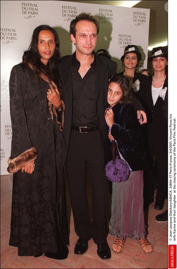 Leur père est le comédien Vincent Perez.

Vincent Perez, sa femme Karine et leur fille lors de la cérémonie de clôture du Festival du Film de Paris. Le 3 avril 2001. © Jean-Jacques Datchary/ABACA