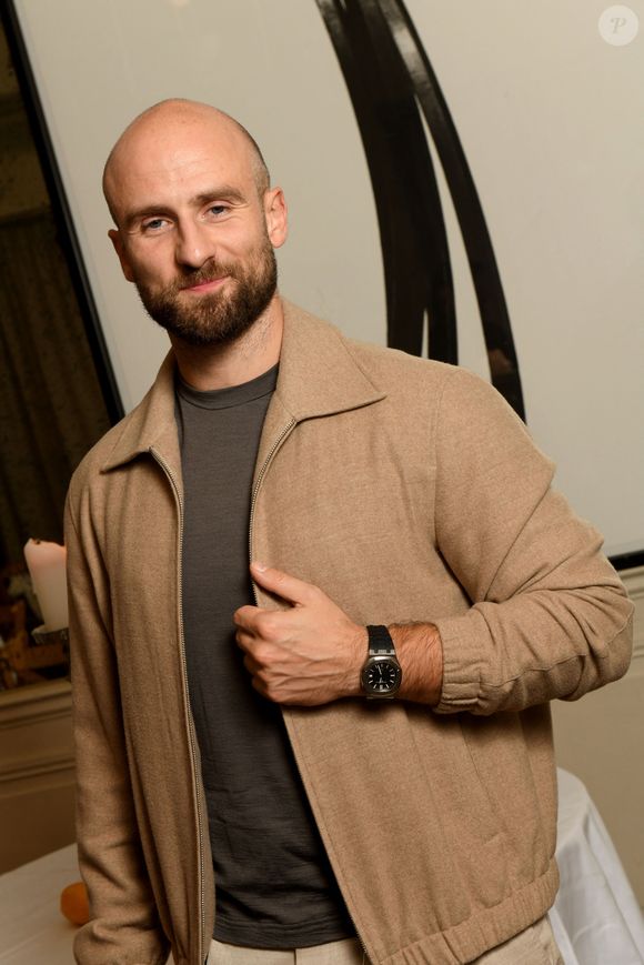 Sur Instagram, il explique avoir vécu des épisodes difficiles, lesquels ont eu des conséquences physiques.

Pascal Michel, le managing director des montres Genius, offre une montre Genius au danseur étoile François Alu - Dîner au restaurant "La Petite Maison" lors de la 7ème édition du festival Cinéroman à Nice le 2 octobre 2025. © Bebert-Jacovides/Bestimage