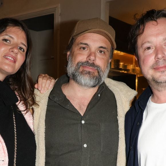 Pour la générale, son frère Romain est venu le soutenir avec sa compagne Kym Thiriot

Exclusif - Romain Sardou et sa compagne Kym Thiriot et Davy Sardou lors de la générale de la pièce "Amis pour la vie" au théâtre de l'Oeuvre à Paris le 24 avril 2025. La représentation est suivie d'un cocktail.

© Coadic Guirec / Bestimage