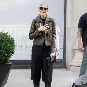Céline Dion - Céline Dion acclamée par ses fans à la sortie du palace Royal Monceau à Paris le 31 août 2026
© Marc Ausset Lacroix / Bestimage