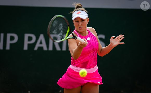 Kamilla Rakhimova - Les championnes de tennis s'affrontent sur la terre battue du tournoi de tennis de Roland Garros à Paris, le 30 septembre 2020. 
Crédit : Zuma Press/Bestimage