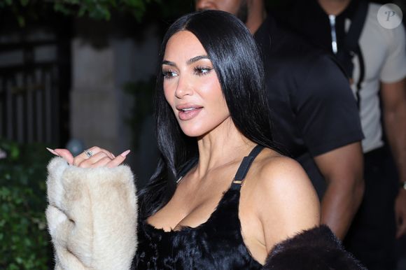 Kim Kardashian et sa mère Kris Jenner sortent du restaurant Ferdi et retournent à l'hôtel Ritz à Paris le 14 mai 2025. © Yoann Ouahcene / Bestimage