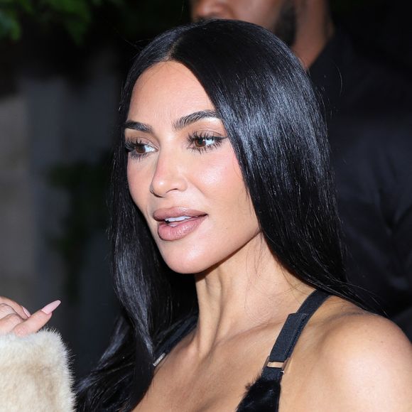 Kim Kardashian et sa mère Kris Jenner sortent du restaurant Ferdi et retournent à l'hôtel Ritz à Paris le 14 mai 2025. © Yoann Ouahcene / Bestimage