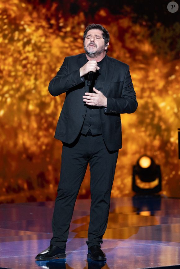 Exclusif - Patrick Fiori pour les surprises lors de l'enregistrement de l'émission "La Boîte à secrets", présentée par F.Bollaert et diffusée le 23 janvier sur France 3, dans les studios du Lendit à Saint-Denis, France, le 16 décembre 2025. © Cyril Moreau/Bestimage