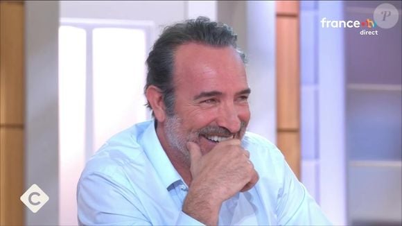 Jean Dujardin surpris par Jeanne Cherhal dans "C à vous", diffusé sur France 5 ce 11 mars 2026

Copyright : Capture d'écran France 5 / C à vous