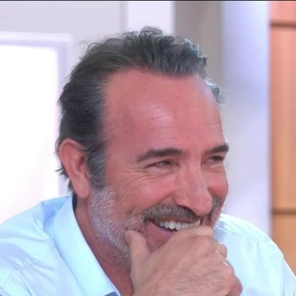 Jean Dujardin surpris par Jeanne Cherhal dans "C à vous", diffusé sur France 5 ce 11 mars 2026

Copyright : Capture d'écran France 5 / C à vous