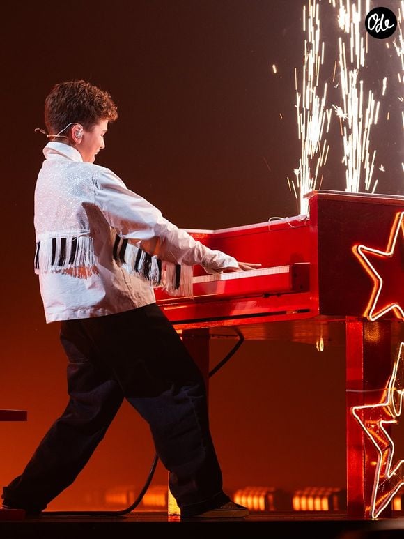Un nouveau chapitre pour cet artiste qui a déjà fait ses premiers pas à la télévision.

Alec, candidat à l'Eurovision qui représentera la France @Instagram