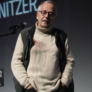 "Si beaucoup de gens disent qu'il ne faut surtout pas travailler avec la personne qui partage votre vie, moi, je trouve ça merveilleux. Emmanuelle me complète, elle est mon regard essentiel, ne serait-ce que parce qu'elle est bien plus nuancée"

Fabrice Luchini présente en avant-première le film "Victor comme tout le monde" lors du 38ème Festival Premiers Plans à Angers, France, le 17 janvier 2026. © Laetitia Notarianni/Bestimage