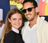 Alors qu'il se trouve en plein tourbillon médiatique, Diego El Glaoui s'est envolée pour Séville avec sa compagne Maxime Tessier pour célébrer les 10 ans de mariage d'un couple d'amis.
Diego El Glaoui avec sa nouvelle compagne Maxime Teissier, Miss Languedoc 2023 dans l'Espace VIP lors de la 10ème édition du "Longines Paris Eiffel Jumping" à la Plaine de Jeux de Bagatelle à Paris, France, le 22 juin 2024. © Perusseau-Veeren/Bestimage