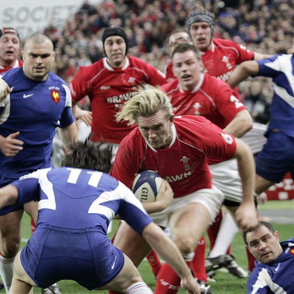 Le flanker du Pays de Galles Alix Popham marque le premier essai lors du match RBS 6 Nations, France contre Pays de Galles au Stade de France, à Saint Denis, près de Paris, France, le 24 février 2007. La France s'est imposée 32-21. Photo by Gouhier-Taamalah/Cameleon/ABACAPRESS.COM