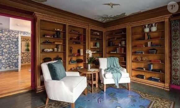 Notamment à sa sublime maison d'Hollywood Hills (quartier très prisé de Los Angeles)

Lady Gaga vend sa maison de Los Angeles à Elizabeth Lizzy Jagger pour 6,5 millions de dollars. Anciennement acquise par F.Zappa, la propriété, composée de six chambres et cinq salles de bains, avait été achetée environ 5,3 millions de dollars par la chanteuse et actrice en 2016. Le 19 novembre 2021.
Backgrid UK/ Bestimage