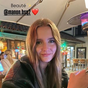 Le 25 avril 2026, elles se sont rendues au restaurant La Coorniche. En légende d’un cliché de Manon, elle a écrit avec tendresse : "Beauté".

Story Instagram Laure Manaudou avril 2026