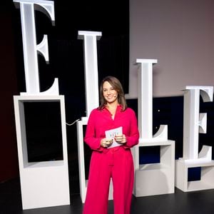 Et propose même son propre titre, "Almost". 

Julia Vignali lors de la soirée des 80 ans du Elle Magazine au Quai Branly à Paris le 10 décembre 2025.

Pierre Perusseau / Bestimage