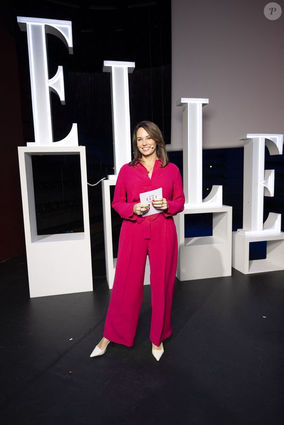 Et propose même son propre titre, "Almost". 

Julia Vignali lors de la soirée des 80 ans du Elle Magazine au Quai Branly à Paris le 10 décembre 2025.

Pierre Perusseau / Bestimage