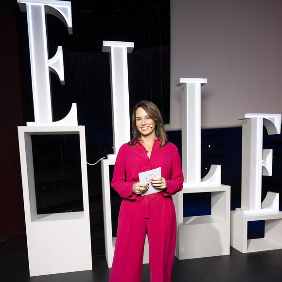 Et propose même son propre titre, "Almost". 

Julia Vignali lors de la soirée des 80 ans du Elle Magazine au Quai Branly à Paris le 10 décembre 2025.

Pierre Perusseau / Bestimage