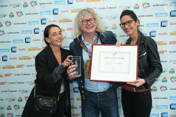 Il s'agit de Caroline Pons
Exclusif - Diane Chatelet, Caroline Pons, Pierre-Jean Chalençon - 99ème édittion de la 'Foire de Chatou' sur les antiquités et Brocante à Chatou le 29 septembre 2019. © JLPPA/Bestimage