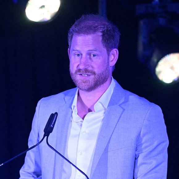 Le duc de Sussex lors d'une visite au Community Recording Studio (CRS) à Nottingham, à l'occasion de l'annonce d'un don substantiel à l'association Children in Need pour l'aider à lutter contre la violence dont sont victimes les jeunes.  9 septembre 2025. ©  PA Photos/ABACA