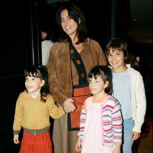 La fille de Lio doit une nouvelle fois affronter l'angoisse de l'attente....

Lio et ses filles Léa et Garance lors du défilé de mode Stella Cadente collection prêt à porter Printemps/Été 2005 à Paris.

Photo : RINDOFF-BORDE / BESTIMAGE