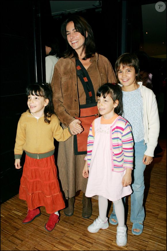 La fille de Lio doit une nouvelle fois affronter l'angoisse de l'attente....

Lio et ses filles Léa et Garance lors du défilé de mode Stella Cadente collection prêt à porter Printemps/Été 2005 à Paris.

Photo : RINDOFF-BORDE / BESTIMAGE