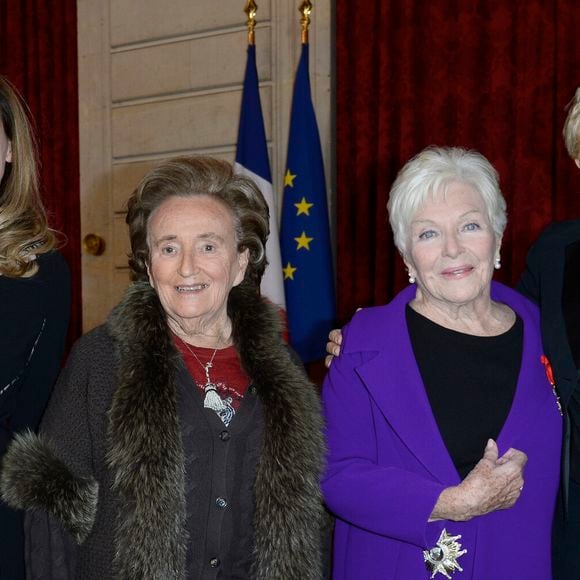 Exclusif - Valerie Trieweiler, Bernadette Chirac, Line Renaud et Muriel Robin - Francois Hollande a eleve la chanteuse et actrice Line Renaud au rang de grand officier de la Legion d'honneur lors d'une ceremonie au palais de l'Elysee a Paris le 21 novembre 2013 - AGENCE / BESTIMAGE
