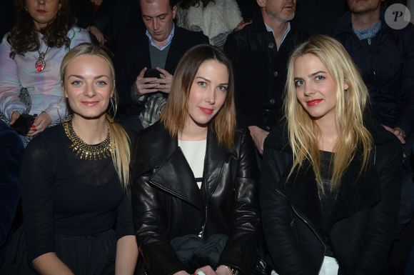 Archives - Virginie Courtin-Clarins, Prisca Courtin-Clarins et Jenna Courtin-Clarins - Etam Live show de la collection lingerie de Natalia Vodianova à la Bourse du Commerce à Paris le 26 fevrier 2013.