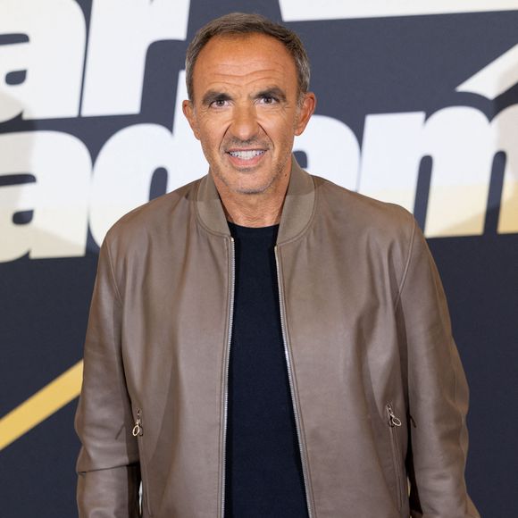 L'animateur français Nikos Aliagas pose lors d'un photocall pour présenter la nouvelle saison de l'émission Star Academy au Grand Rex à Paris le 29 septembre 2025. Photo par Alexis Jumeau/ABACAPRESS.COM
