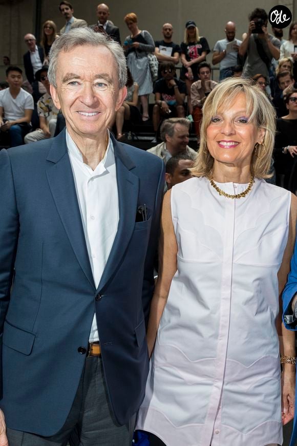Bernard Arnault et sa femme Hélène - People au défilé Dior Prêt-à-Porter Homme Printemps-Eté 2017 au Tennis Club de Paris, le 25 juin 2016. © Olivier Borde/Bestimage