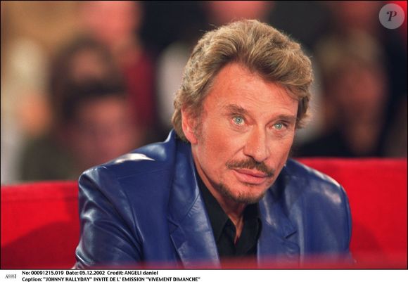 Johnny Hallyday invité de l'émission "Vivement dimanche" le 5 décembre 2002. © DANIEL ANGELI / BESTIMAGE