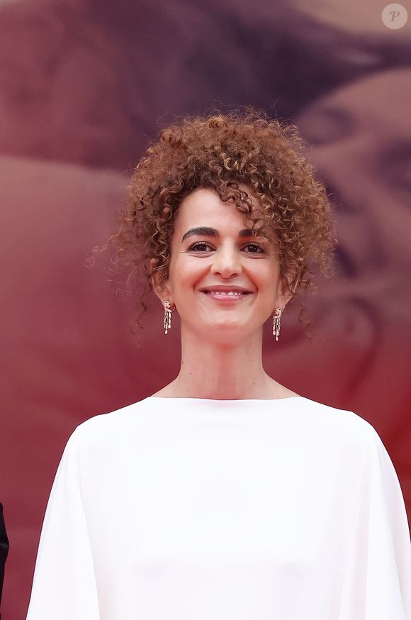 Et d'ajouter : "C'était vécu comme une provocation. Je n'ai jamais lissé mes cheveux". 


Leïla Slimani - Montée des marches du film « Partir un jour » pour la cérémonie d’ouverture du 78ème Festival International du Film de Cannes, au Palais des Festivals à Cannes. Le 13 mai 2025
© Jacovides-Moreau / Bestimage