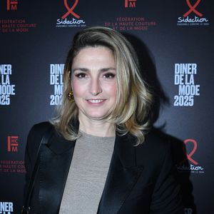 Julie Gayet a découvert avoir un lien de parenté avec un grand acteur français

Julie Gayet au photocall du 22ème dîner de la mode pour le Sidaction à Paris le 30 janvier 2025.
© Rachid Bellak / Bestimage