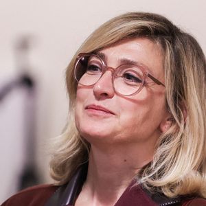 L'actrice française Julie Gayet vote dans un bureau de vote lors du premier tour des élections législatives à Tulle, dans le centre de la France, le 30 juin 2024. Photo by Thibaud Moritz/ABACAPRESS.COM