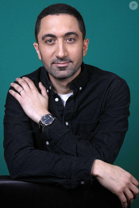 Un paradoxe qu'il assume. 

Jimmy Mohamed pose pour des photos le 18 avril 2022 à Paris, France. Photo par Vim/ABACAPRESS.COM