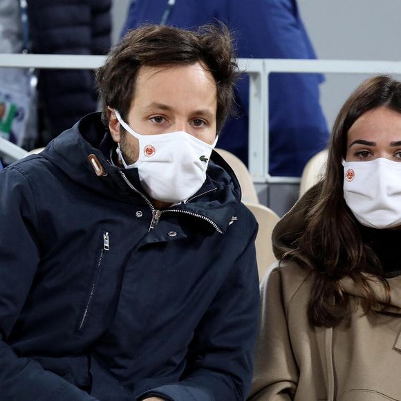 Vianney Bureau et sa compagne Catherine Robert en tribune lors des internationaux de tennis de Roland Garros à Paris le 4 octobre 2020.

© Dominique Jacovides / Bestimage