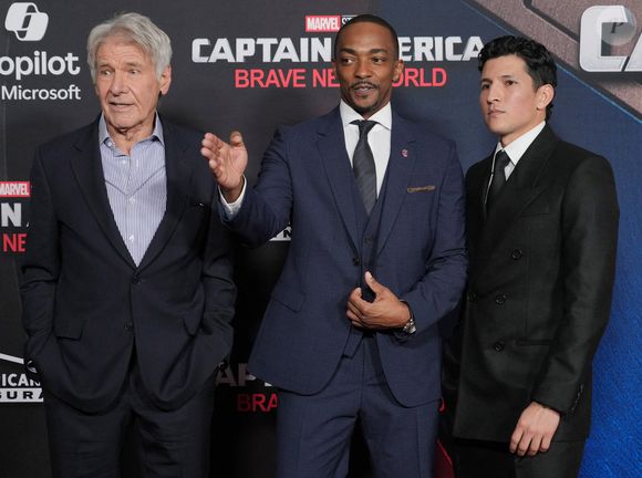 Les Oscars auront lieu dans la nuit du dimanche 2 au lundi 3 mars 2025 avec Conan O'Brien comme maître de cérémonie. 

(de gauche à droite) Harrison Ford, Anthony Mackie et Danny Ramirez lors de la première mondiale de CAPTAIN AMERICA : BRAVE NEW WORLD des Marvel Studios qui s'est tenue au TCL Chinese Theatre à Hollywood, CA, le mardi 11 février 2025. 
Mirador Sthanlee B./SPUS/ABACA