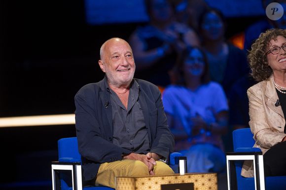 Exclusif - François Berléand et Mireille Dumas lors de l'enregistrement de l'émission "La Boîte à secrets", présentée par F.Bollaert et diffusée le 26 septembre 2025 sur France 3, dans les studios du Lendit à Saint-Denis, Seine Saint-Denis, France, le 8 septembre 2025. © Pierre Perusseau/Bestimage