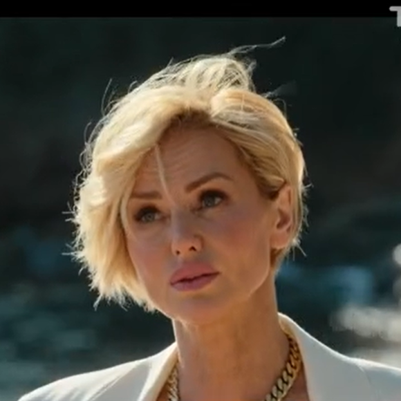 Adriana Karembeu est apparue dans "L’Agence" pour trouver la maison de vacances idéale.

Adriana Karembeu dans l'émission "L'Agence" sur TMC.