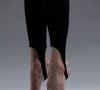 Le pantalon fuseau séduit par sa coupe fuselée et ses étriers sous le pied.