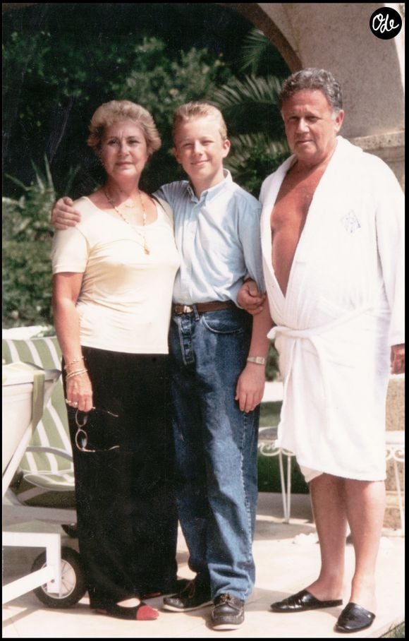Archives -Philippe Bouvard avec sa femme Colette et leur petit fils dans leur villa à Cannes. 

© Bestimage
