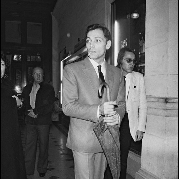 En effet, son père s'est donné la mort à l'âge de 35 ans alors même que Lola Dewaere n'avait pas fêté son troisième anniversaire...

Patrick Dewaere le jour de son mariage avec Elisabeth Malvina-Chalier, dite Elsa, en 1980. Crédit Bestimage