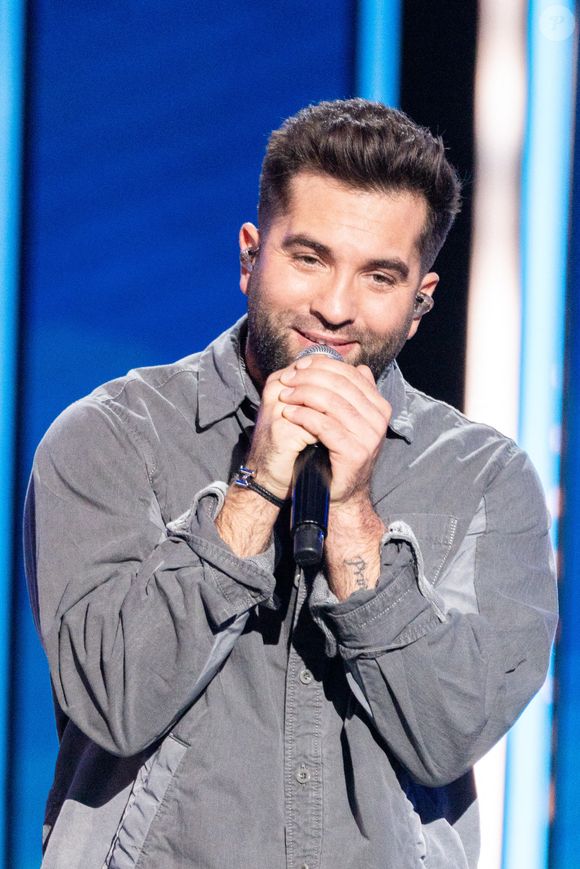 Kendji Girac chantent lors du Téléthon 2024, à Saint Denis, près de Paris, France, le 30 novembre 2024.  Photo par Alexis Jumeau/ABACAPRESS.COM