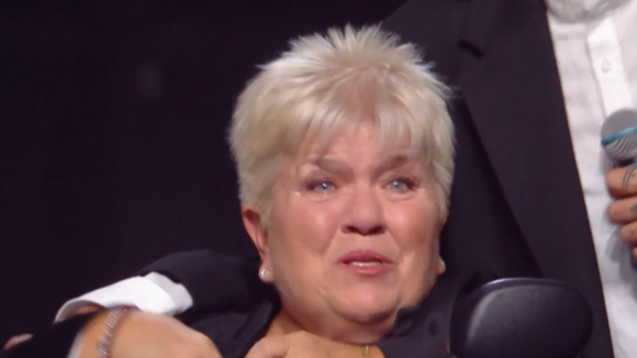 Vidéo : Mimie Mathy en pleurs pour son retour aux Enfoirés : un moment très particulier du spectacle a touché les artistes - Purepeople