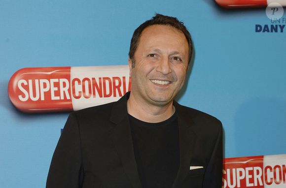 S'il se décrit comme un papa strict, il accorde chaque année une semaine de liberté totale à ses enfants.

Arthur (Jacques Essebag) - Avant-première du film "Supercondriaque" au Gaumont Opéra à Paris, le 24 février 2014.
Bestimage