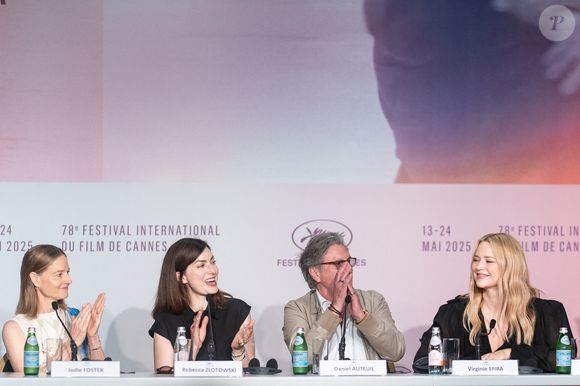 Jodie Foster, Rebecca Zlotowski, Daniel Auteuil et Virginie Efira en conférence de presse pour le film "Vie Privée" (Hors Compétition) lors du 78ème Festival International du Film de Cannes, France, le 21 mai 2025. © Estelle Carlier/Pool/Bestimage