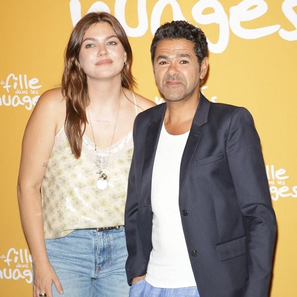 Très attachée à cette marque, Louane semble transmettre son goût pour les chaussures à sa fille.

Louane Emera et Jamel Debbouze - Première du film "La fille dans Les nuages" au cinema UGC Bercy à Paris le 2 juillet 2026. © Coadic Guirec/Bestimage