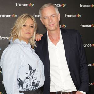 Flavie Flament et Julien Arnaud au photocall de la conférence de presse de rentrée de France Télévisions à Paris, France, le 4 septembre 2024. © Coadic Guirec/Bestimage