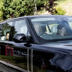 Mais une nouvelle fois, son arrivée a été largement scrutée !

La famille royale assiste au service religieux traditionnel du dimanche à Crathie Kirk, Crathie.
©GOFF INF / BESTIMAGE