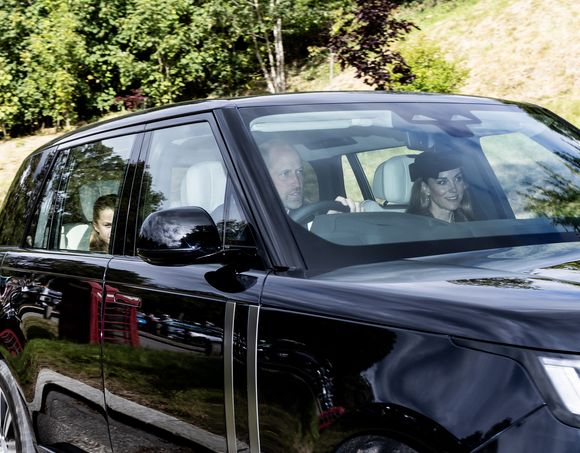 Mais une nouvelle fois, son arrivée a été largement scrutée !

La famille royale assiste au service religieux traditionnel du dimanche à Crathie Kirk, Crathie.
©GOFF INF / BESTIMAGE