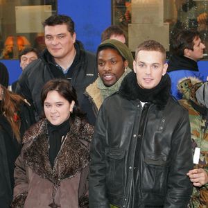 Des chanteurs français posent à la gare TGV de Nice avant le concert en direct de l'opération 'Pièces Jaunes' le 29 janvier 2006. Photo by Gerald Holubowicz/ABACAPRESS.COM