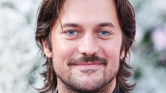 Lucas Bravo en couple avec Shailene Woodley : le beau-gosse d’Emily in Paris confirme la rumeur