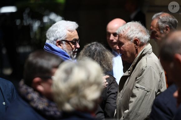Pascal Praud, journaliste français et Patrick Poivre d'Arvor assistant à la cérémonie d'enterrement de Daniel Bilalian à l'église Saint-Pierre de Neuilly-sur-Seine, près de Paris, France, le 22 mai 2025. Photo par Raphael Lafargue/ABACAPRESS.COM